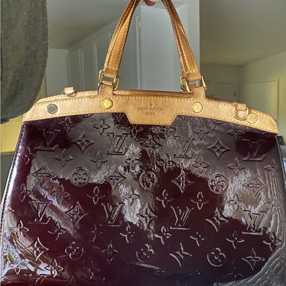 GIVE AWAY ENTRY: LV LOUIS VUITTON BREA VERNIS PUTSE WALLET PLUS LOCK AND KEY - Picture 3 of 7